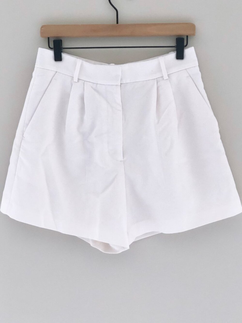 SOLD☀️Abercrombie Sloane High Rise Pleated Short